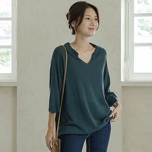 Dongdaemum Women’s Shirts, Tops & T-Shirts, a testament to the elegance and quality of wholesale Korean fashion.