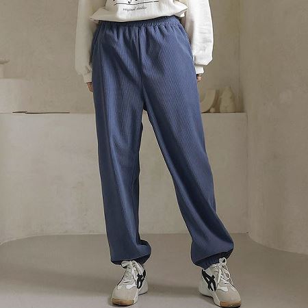 Dongdaemum Women’s Pants, a testament to the elegance and quality of wholesale Korean fashion.