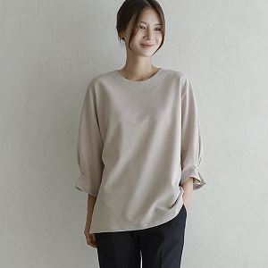 Dongdaemum Women’s Shirts, Tops & T-Shirts, a testament to the elegance and quality of wholesale Korean fashion.