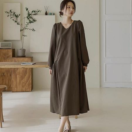 A collection of Dongdaemum Women’s Dresses, encapsulating the charm of Korean fashion.