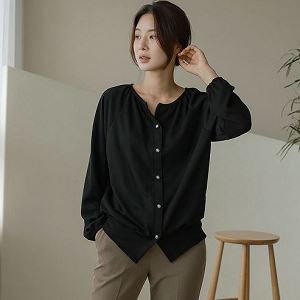 Dongdaemum Women’s Shirts, Tops & T-Shirts, a testament to the elegance and quality of wholesale Korean fashion.