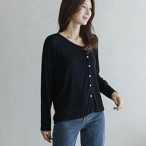 Dongdaemum Women’s Shirts, Tops & T-Shirts, a testament to the elegance and quality of wholesale Korean fashion.