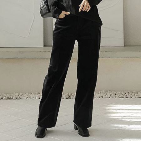 Dongdaemum Women’s Pants, a testament to the elegance and quality of wholesale Korean fashion.