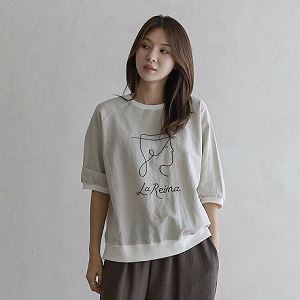 Dongdaemum Women’s Shirts, Tops & T-Shirts, a testament to the elegance and quality of wholesale Korean fashion.