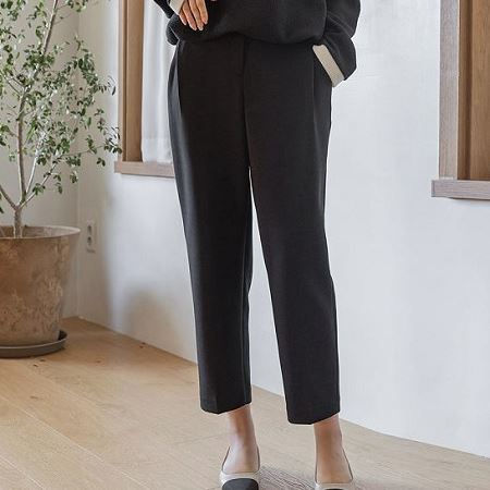 Dongdaemum Women’s Pants, a testament to the elegance and quality of wholesale Korean fashion.