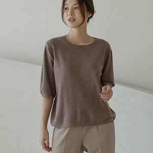 Dongdaemum Women’s Shirts, Tops & T-Shirts, a testament to the elegance and quality of wholesale Korean fashion.