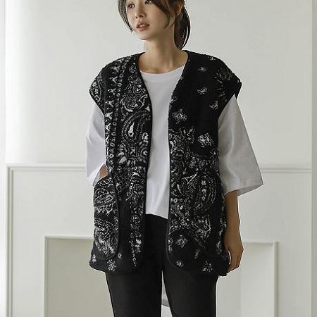 A variety of Dongdaemum Women’s Coats & Jackets, reflecting the sophistication of Korean fashion.