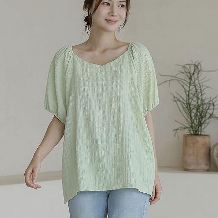Dongdaemum Women’s Shirts, Tops & T-Shirts, a testament to the elegance and quality of wholesale Korean fashion.
