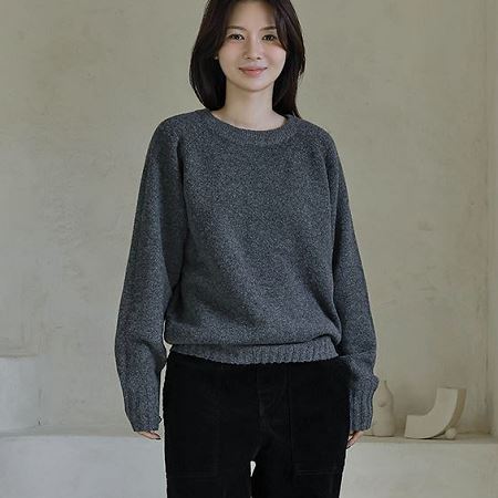 Dongdaemum Women’s Shirts, Tops & T-Shirts, a testament to the elegance and quality of wholesale Korean fashion.