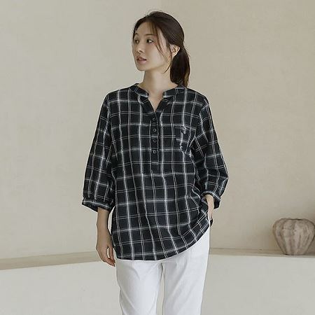Dongdaemum Women’s Shirts, Tops & T-Shirts, a testament to the elegance and quality of wholesale Korean fashion.