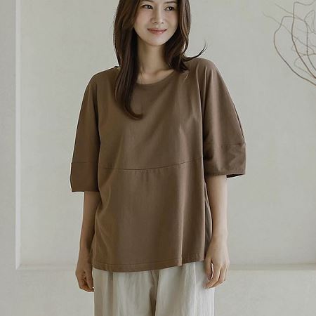 Dongdaemum Women’s Shirts, Tops & T-Shirts, a testament to the elegance and quality of wholesale Korean fashion.