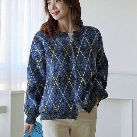 A variety of Dongdaemum Women’s Coats & Jackets, reflecting the sophistication of Korean fashion.