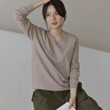 Dongdaemum Women’s Shirts, Tops & T-Shirts, a testament to the elegance and quality of wholesale Korean fashion.