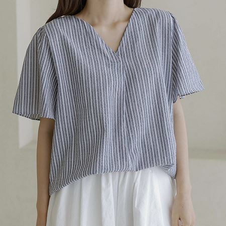 Dongdaemum Women’s Shirts, Tops & T-Shirts, a testament to the elegance and quality of wholesale Korean fashion.