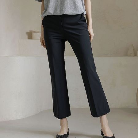 Dongdaemum Women’s Pants, a testament to the elegance and quality of wholesale Korean fashion.