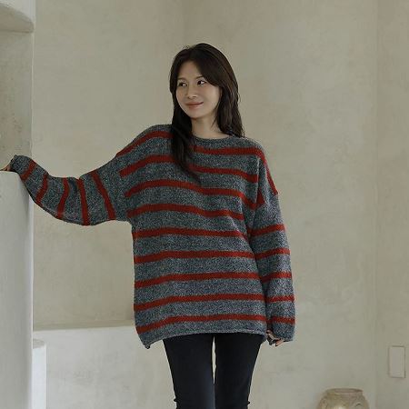 Dongdaemum Women’s Shirts, Tops & T-Shirts, a testament to the elegance and quality of wholesale Korean fashion.