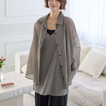 Dongdaemum Women’s Shirts, Tops & T-Shirts, a testament to the elegance and quality of wholesale Korean fashion.