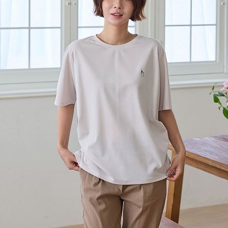 Dongdaemum Women’s Shirts, Tops & T-Shirts, a testament to the elegance and quality of wholesale Korean fashion.