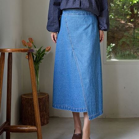 A collection of Dongdaemum Women’s Dresses, encapsulating the charm of Korean fashion.