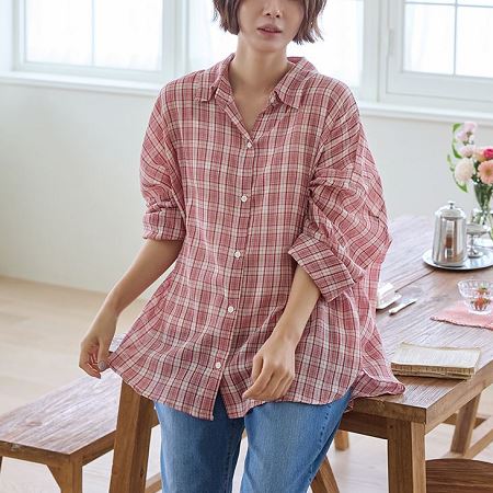 Dongdaemum Women’s Shirts, Tops & T-Shirts, a testament to the elegance and quality of wholesale Korean fashion.