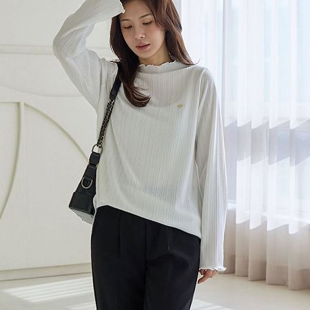 Dongdaemum Women’s Shirts, Tops & T-Shirts, a testament to the elegance and quality of wholesale Korean fashion.
