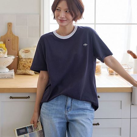 Dongdaemum Women’s Shirts, Tops & T-Shirts, a testament to the elegance and quality of wholesale Korean fashion.