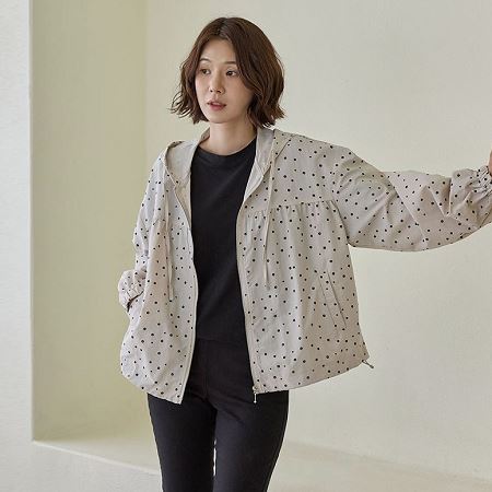 Dongdaemum Women’s Coats & Jackets, a testament to the elegance and quality of wholesale Korean fashion.