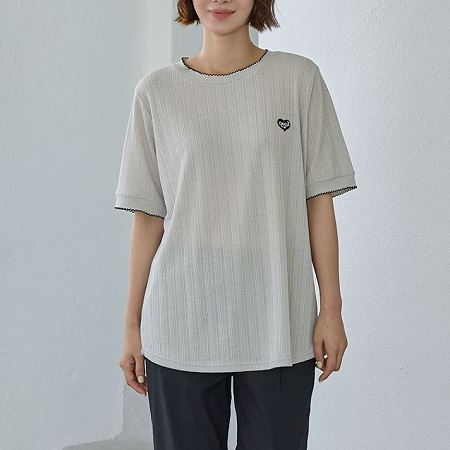 Dongdaemum Women’s Shirts, Tops & T-Shirts, a testament to the elegance and quality of wholesale Korean fashion.
