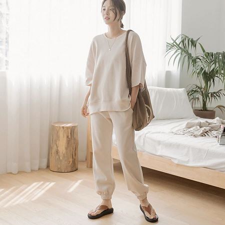 Dongdaemum Women’s One-Pieces, a testament to the elegance and quality of wholesale Korean fashion.