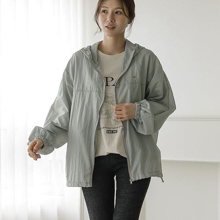 A variety of Dongdaemum Women’s Coats & Jackets, reflecting the sophistication of Korean fashion.
