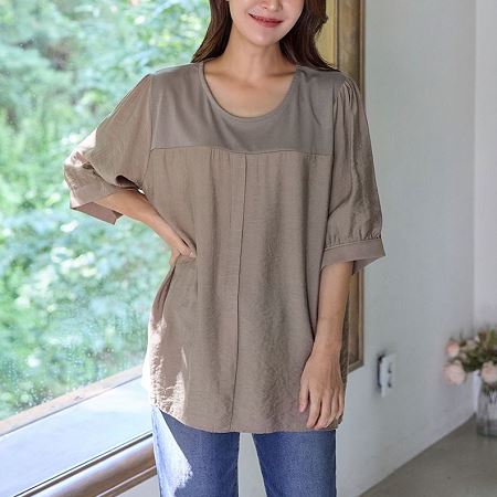 Dongdaemum Women’s Shirts, Tops & T-Shirts, a testament to the elegance and quality of wholesale Korean fashion.