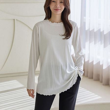 Dongdaemum Women’s Shirts, Tops & T-Shirts, a testament to the elegance and quality of wholesale Korean fashion.