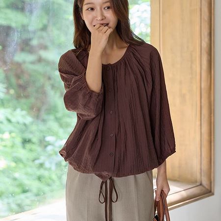 Dongdaemum Women’s Shirts, Tops & T-Shirts, a testament to the elegance and quality of wholesale Korean fashion.