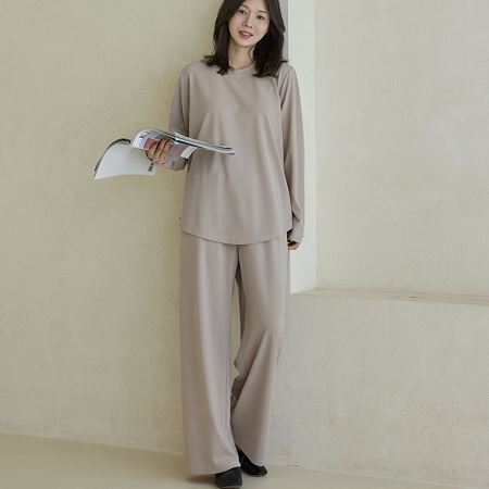 Dongdaemum Women’s One-Pieces, a testament to the elegance and quality of wholesale Korean fashion.