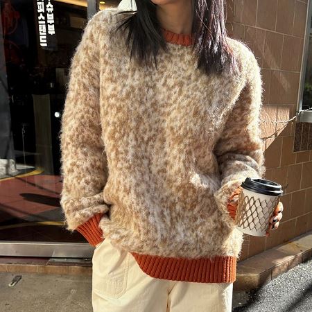 Dongdaemum Women’s Shirts, Tops & T-Shirts, a testament to the elegance and quality of wholesale Korean fashion.
