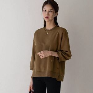 Dongdaemum Women’s Shirts, Tops & T-Shirts, a testament to the elegance and quality of wholesale Korean fashion.