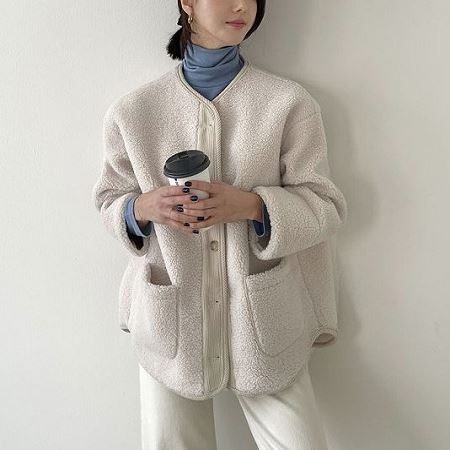 Dongdaemum Women’s Coats & Jackets, a testament to the elegance and quality of wholesale Korean fashion.