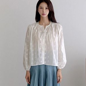 Dongdaemum Women’s Shirts, Tops & T-Shirts, a testament to the elegance and quality of wholesale Korean fashion.