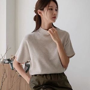 Dongdaemum Women’s Shirts, Tops & T-Shirts, a testament to the elegance and quality of wholesale Korean fashion.