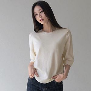 Dongdaemum Women’s Shirts, Tops & T-Shirts, a testament to the elegance and quality of wholesale Korean fashion.