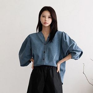 Dongdaemum Women’s Shirts, Tops & T-Shirts, a testament to the elegance and quality of wholesale Korean fashion.