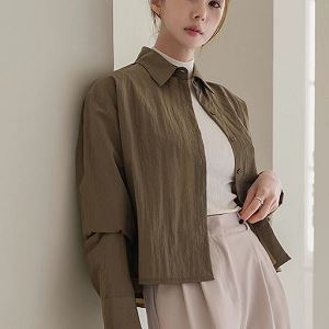 Dongdaemum Women’s Shirts, Tops & T-Shirts, a testament to the elegance and quality of wholesale Korean fashion.