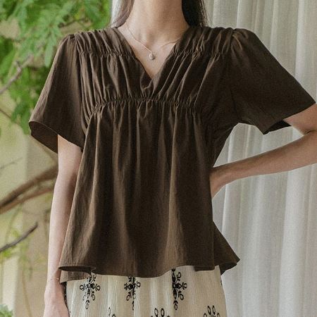 Dongdaemum Women’s Shirts, Tops & T-Shirts, a testament to the elegance and quality of wholesale Korean fashion.