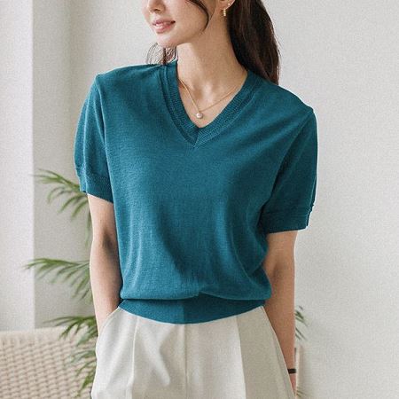 Dongdaemum Women’s Shirts, Tops & T-Shirts, a testament to the elegance and quality of wholesale Korean fashion.