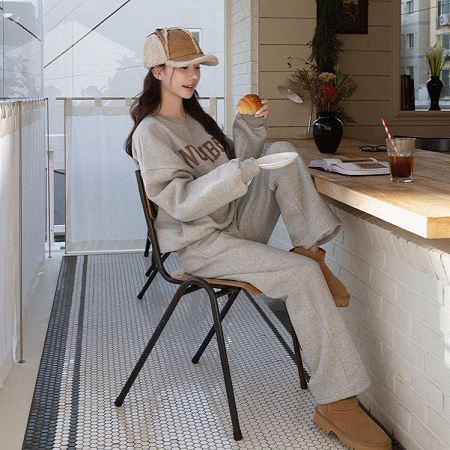 Dongdaemum Women’s One-Pieces, a testament to the elegance and quality of wholesale Korean fashion.