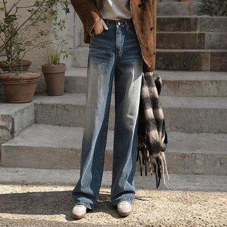 Dongdaemum Women’s Pants, a testament to the elegance and quality of wholesale Korean fashion.