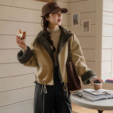 Dongdaemum Women’s Coats & Jackets, a testament to the elegance and quality of wholesale Korean fashion.