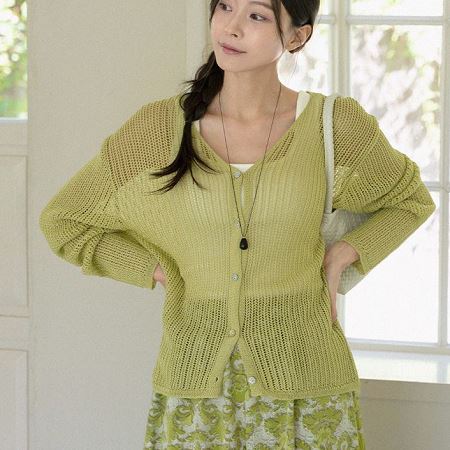 Dongdaemum Women’s Coats & Jackets, a testament to the elegance and quality of wholesale Korean fashion.