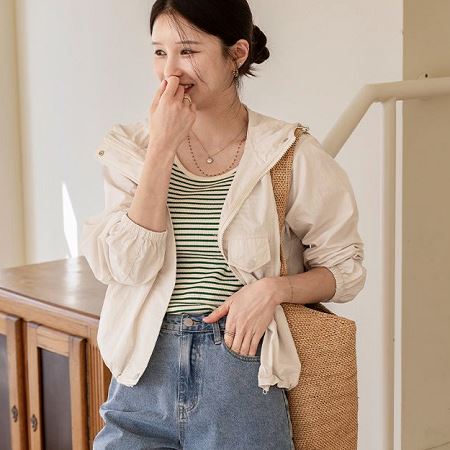 Dongdaemum Women’s Coats & Jackets, a testament to the elegance and quality of wholesale Korean fashion.