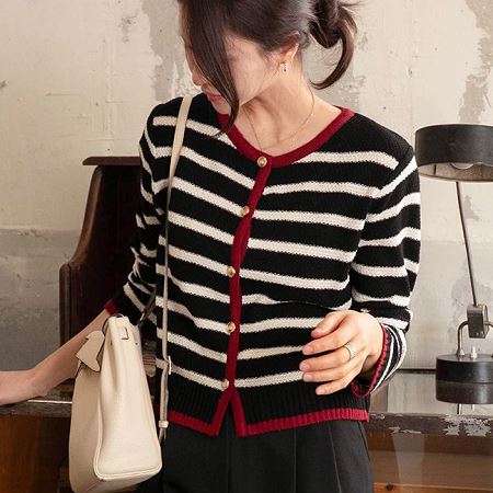 Dongdaemum Women’s Coats & Jackets, a testament to the elegance and quality of wholesale Korean fashion.